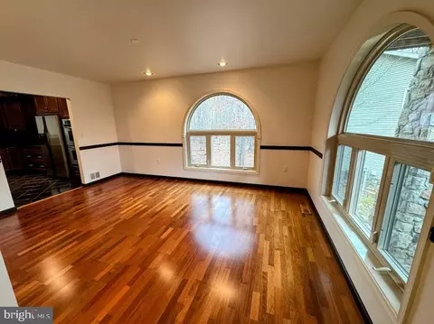 Living - 55 Conyngham Dr, Hazleton, PA 18202 photo 4 of 7