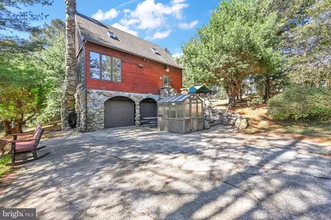 60 S South St, Lavelle, PA 17943