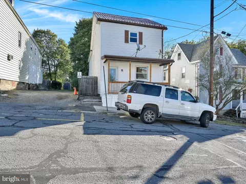 21 Market St, Tamaqua, PA 18252