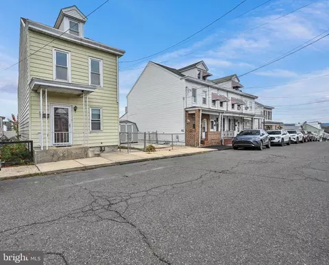 424 Pottsville St, Minersville, PA 17954