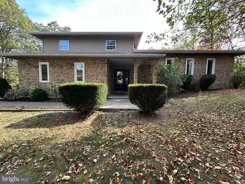 1010 N Green St, Mcadoo, PA 18237