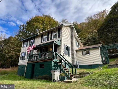 87 Railroad St, Girardville, PA 17935