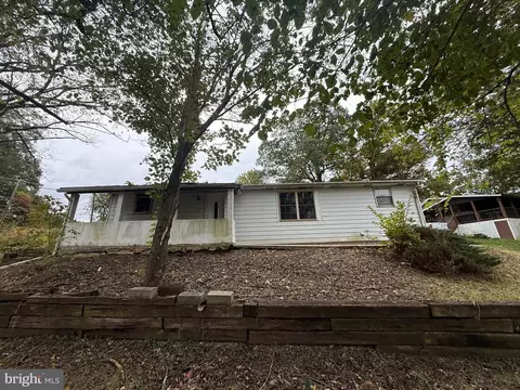 2 Brown Ln, Pine Grove, PA 17963