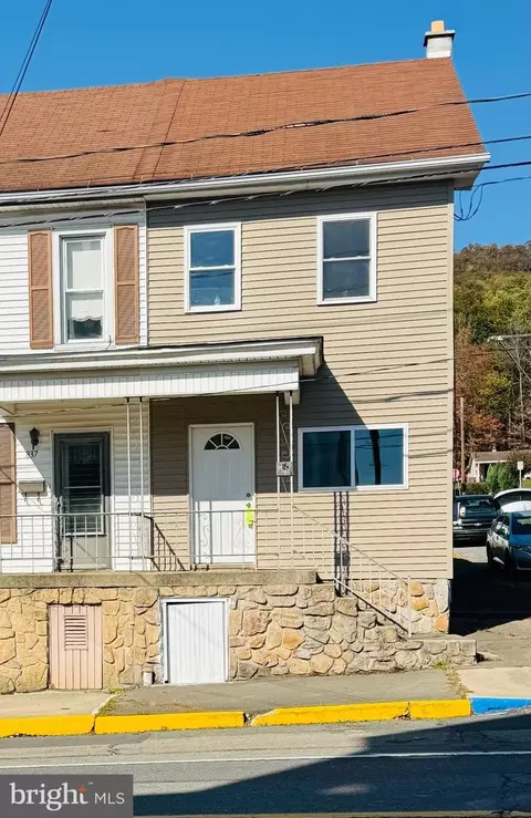 839 E Grand Ave, Tower City, PA 17980