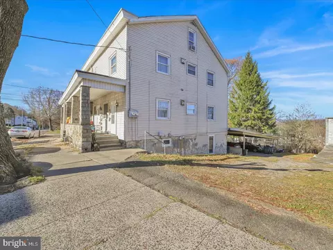 2044 Mahantongo St, Pottsville, PA 17901