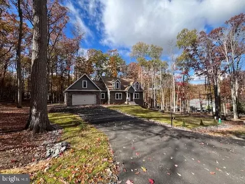 5 Tioga Dr, Hazleton, PA 18202