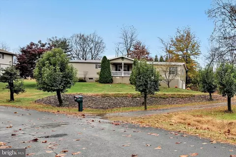 12 Pine Cone Dr, Pine Grove, PA 17963