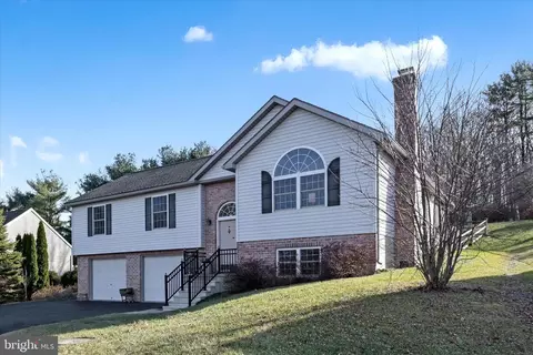 686 Wynonah Dr, Auburn, PA 17922