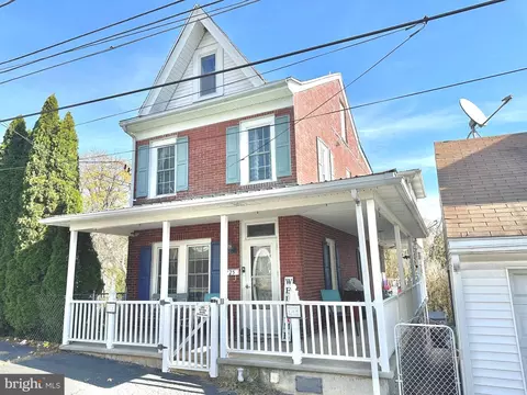 225 Cherry St, Saint Clair, PA 17970 photo 4