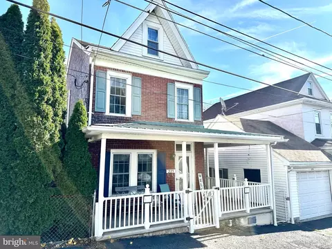 225 Cherry St, Saint Clair, PA 17970 photo 3