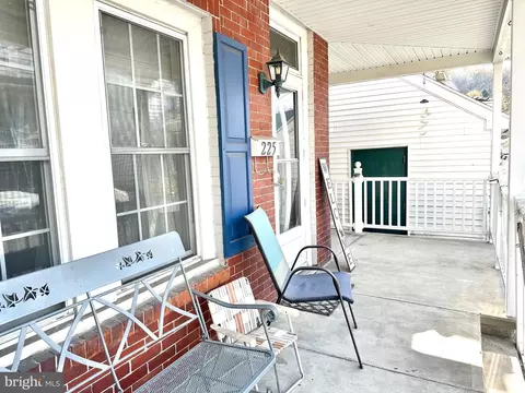 225 Cherry St, Saint Clair, PA 17970 photo 6