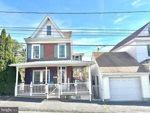 225 Cherry St, Saint Clair, PA 17970