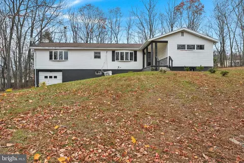 145 N Wylam St, Frackville, PA 17931