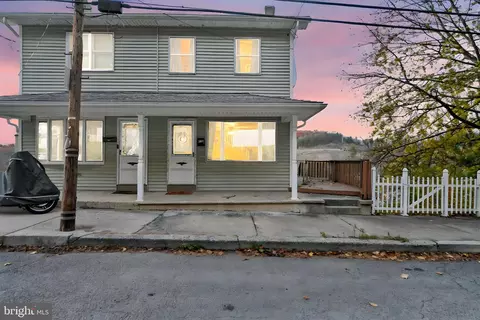 121 W Savory St, Pottsville, PA 17901