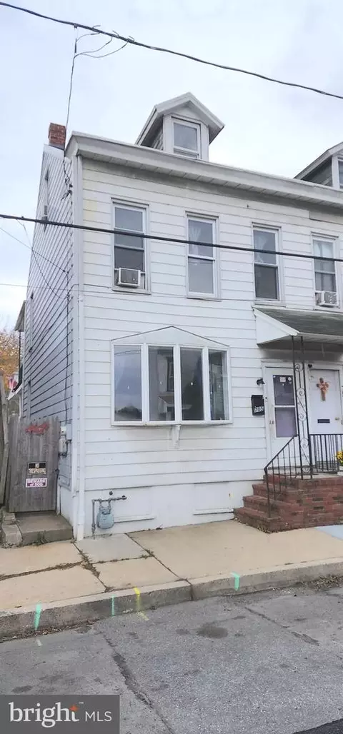 705 W Race St, Pottsville, PA 17901