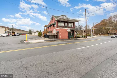 18 E Sunbury St, Minersville, PA 17954