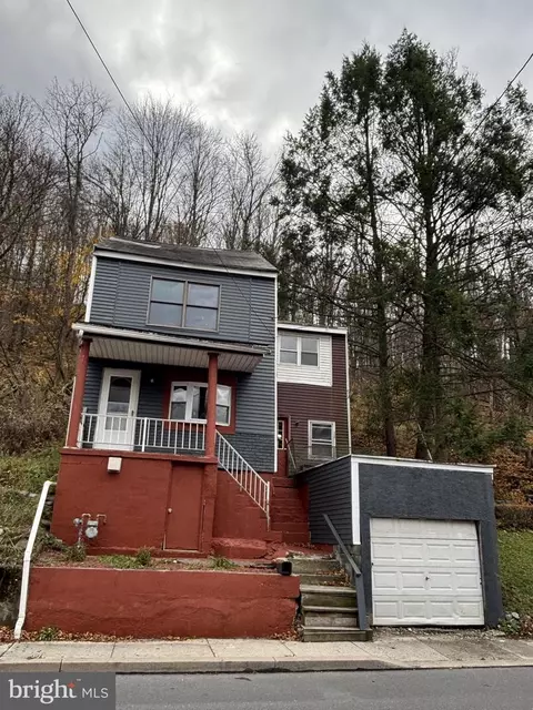 321 Peacock St, Pottsville, PA 17901