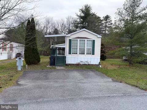 27 S Spirit Ct, New Ringgold, PA 17960