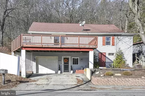 225 Owl Creek Rd, Tamaqua, PA 18252