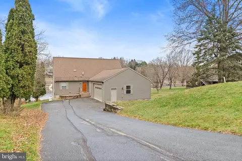 614 W Wynonah Dr, Auburn, PA 17922