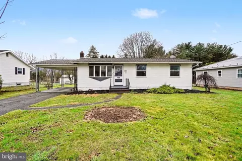 1011 E Main St, Hegins, PA 17938