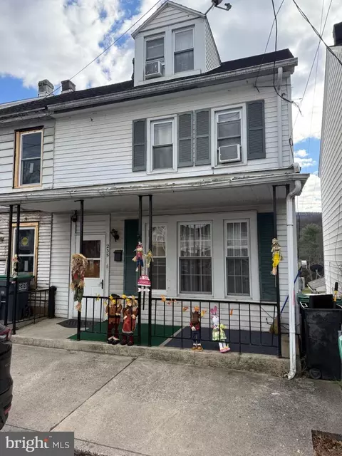 235 Valley St, New Philadelphia, PA 17959