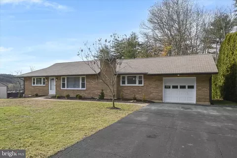 15 Earl Ave, Schuylkill Haven, PA 17972