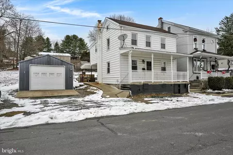 28 W Donaldson St, Tremont, PA 17981