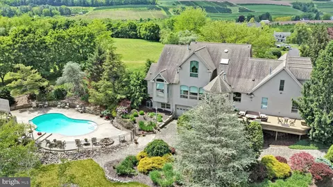 1161 Sunset Dr, Orwigsburg, PA 17961