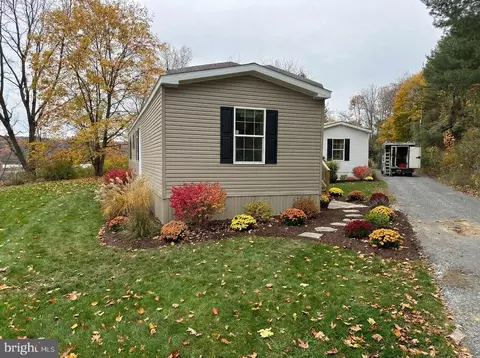 6 Fidler Ct, Pine Grove, PA 17963