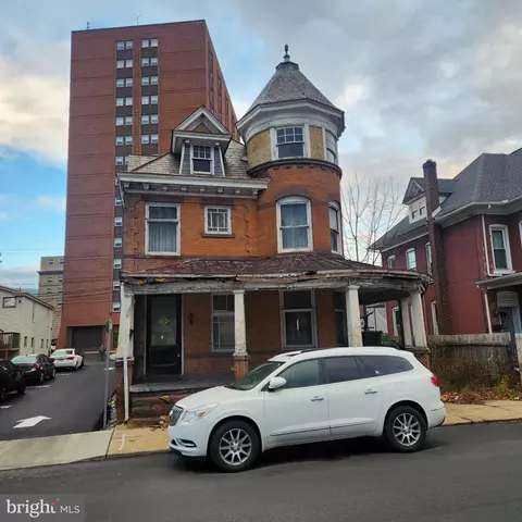 221 Cedar St, Tamaqua, PA 18252