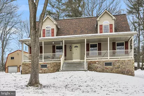 70 Oak Grove Rd, Pine Grove, PA 17963