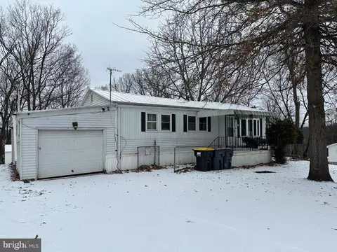 1063 Chestnut St, Pottsville, PA 17901
