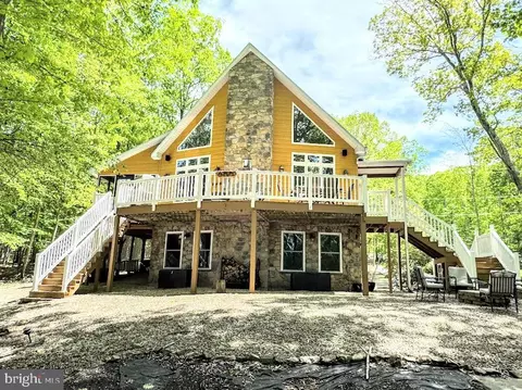 64 Algonquin Dr, Hazleton, PA 18202