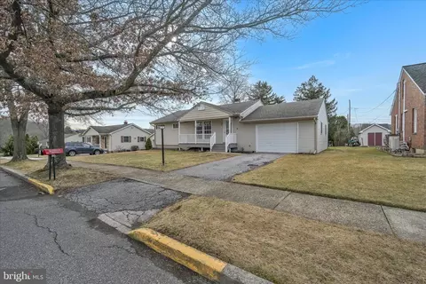 110 Walnut St, Pine Grove, PA 17963