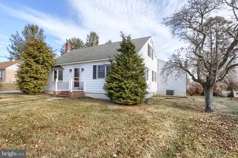 302 Park Rd, Valley View, PA 17983