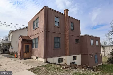 2042 Mahantongo St, Pottsville, PA 17901