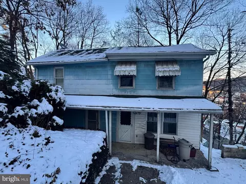 324 N 7th St, Pottsville, PA 17901