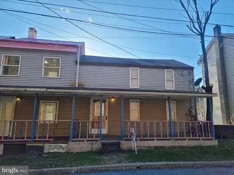 141-143 Centre St, Port Clinton, PA 19549