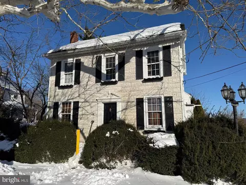12 N Market St, New Ringgold, PA 17960