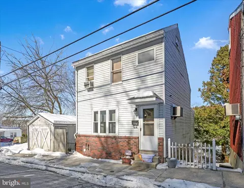 239 W Savory St, Pottsville, PA 17901