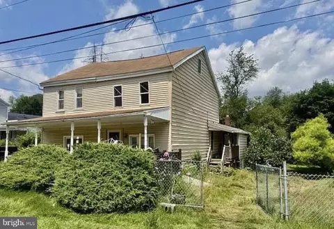 225-227 Furnace St, Shenandoah, PA 17976