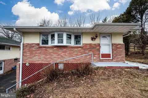 1938 High Park Mnr, Pottsville, PA 17901