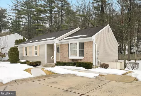 2137 S Woodglen Rd, Pottsville, PA 17901