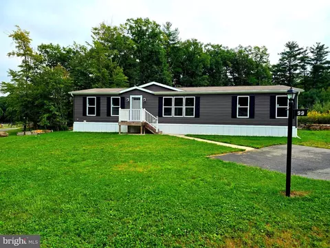 99 Angel Dr, New Ringgold, PA 17960