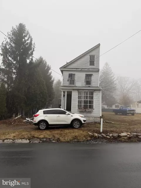 43 Main St, Tremont, PA 17981
