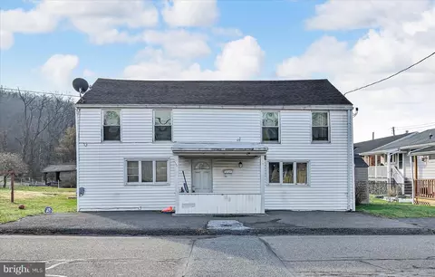 408 E Lawton St, Saint Clair, PA 17970