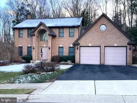 213 Norwegian Woods Dr, Pottsville, PA 17901