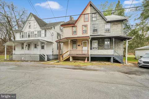 43 Wideawake St, Pine Grove, PA 17963
