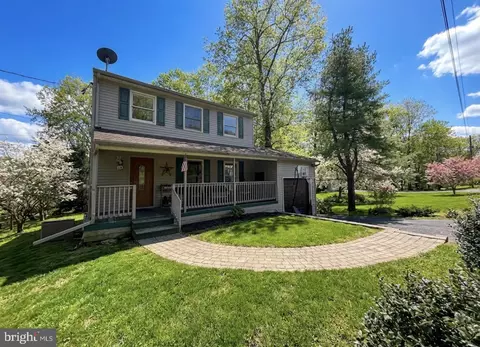 35 Hillside Rd, Pottsville, PA 17901